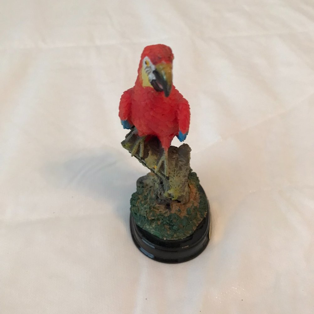 Papagallo Rojo Panama Resin Parrot/Macaw Figurine - Picture 3 of 7
